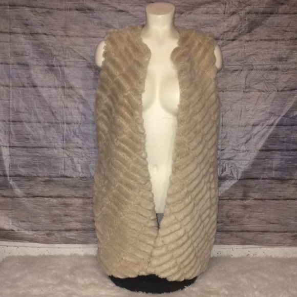 BKE Boutique Faux Fur Tunic Style Vest - Picture 8 of 10